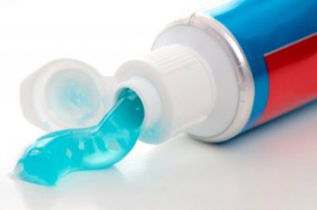 Yêu cầu thu hồi kem đánh răng chứa chất Diethylene Glycol gây độc