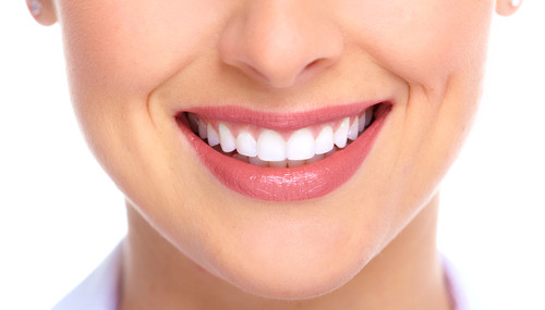 Nha khoa răng sứ thẩm mỹ giúp bạn tự tin hơn trong giao tiếp