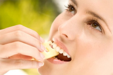 Những loại thức ăn giúp nhanh trắng răng